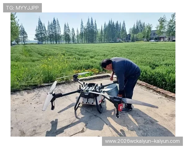 开云体育下载：无人机喷洒技术助力现代农业精准施药与绿色增产新模式探索